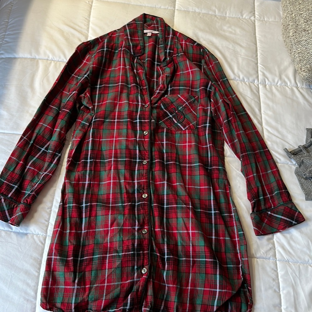 VS sleep shirt